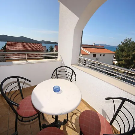 & Petra - One Bedroom With Terrace - 2 아파트 자보리치