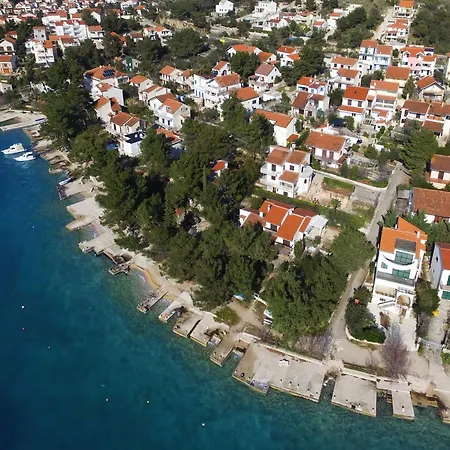 Apartment & Petra - One Bedroom With Terrace - 2 Zaboric