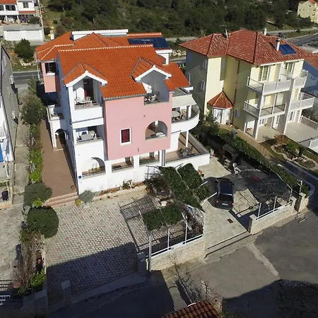 & Petra - One Bedroom With Terrace - 2 Apartment